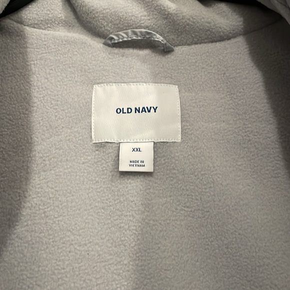 NWT women’s XXL Old Navy puffer vest - Picture 2 of 5